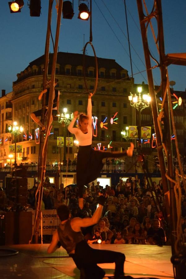 Fotos: Gran ambiente en el teatro callejero de Aste Nagusia