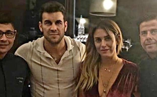 Escapada en pareja de Mario Casas y Blanca Suárez | El Correo