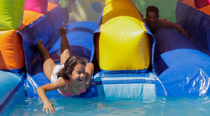 Fotos: Los más pequeños disfrutan del txikigune de la Aste Nagusia