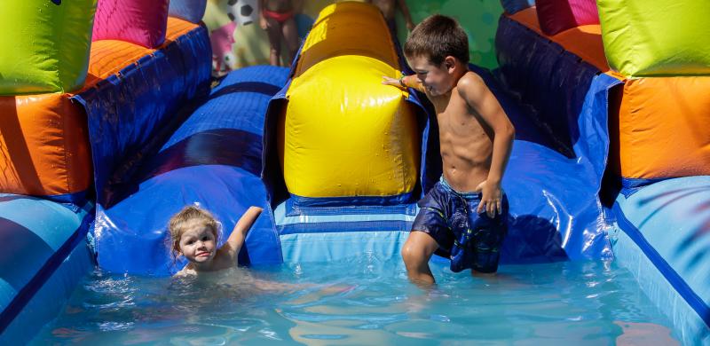 Fotos: Los más pequeños disfrutan del txikigune de la Aste Nagusia