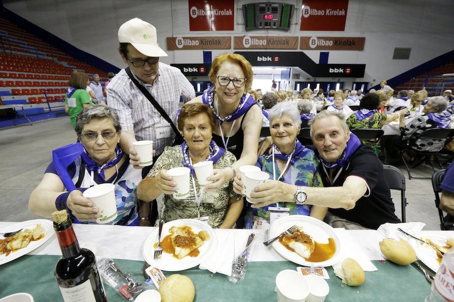 Fotos: Los mayores disfrutan de su día en Aste Nagusia