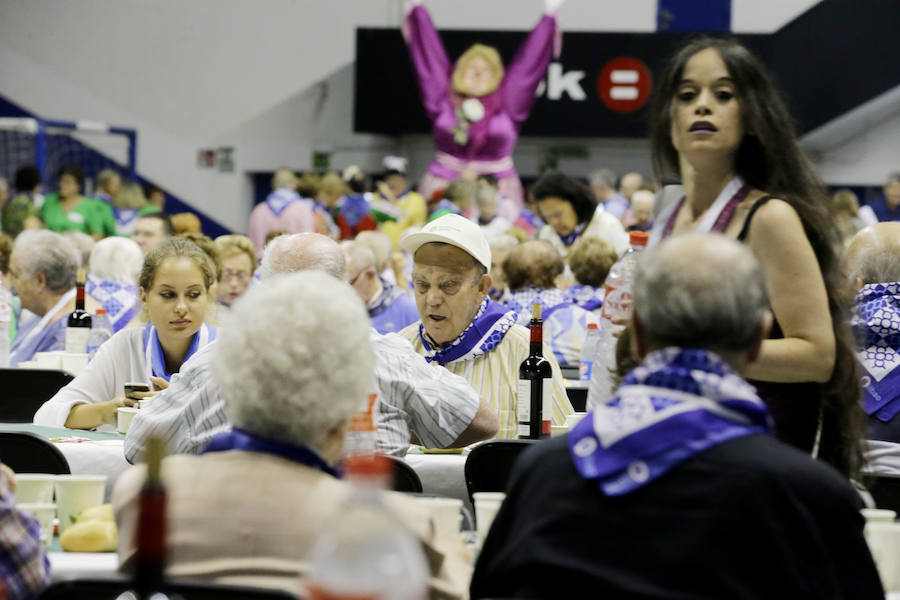 Fotos: Los mayores disfrutan de su día en Aste Nagusia