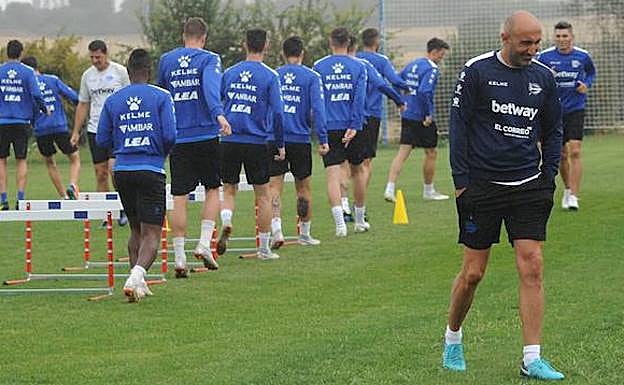 Abelardo, durante el entrenamiento de este viernes.