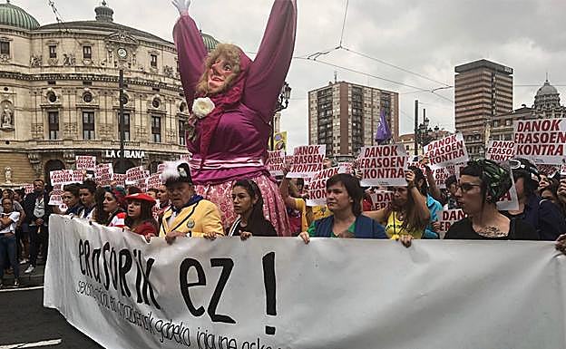 Concentración celebrada este viernes en El Arenal. 