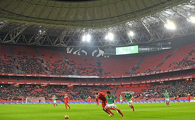 San Mamés registró una entrada muy pobre en el último partido contra Túnez. 