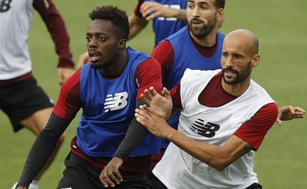 Rico por Aduriz, única novedad en la lista para medirse al Huesca