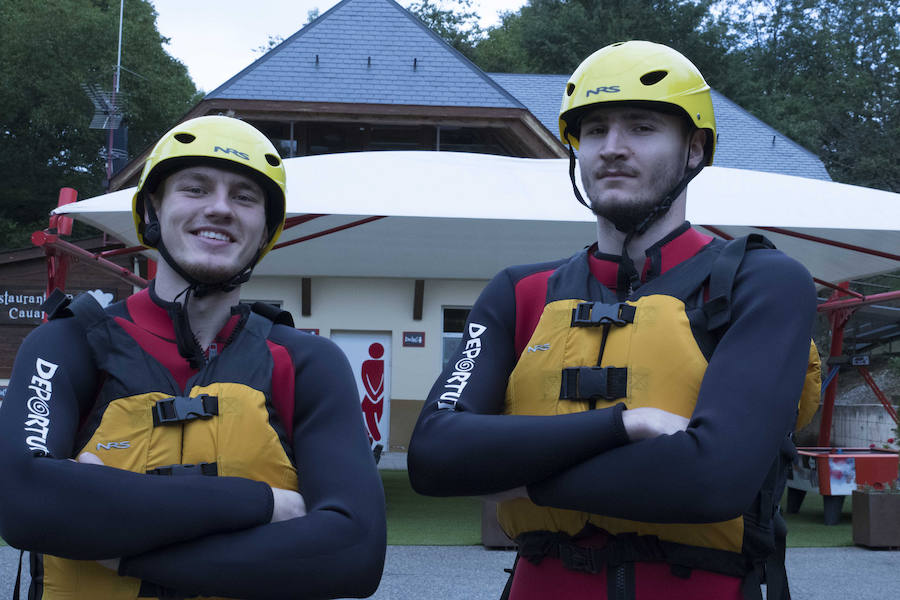 Fotos: Los baskonistas hacen rafting antes del inicio de temporada