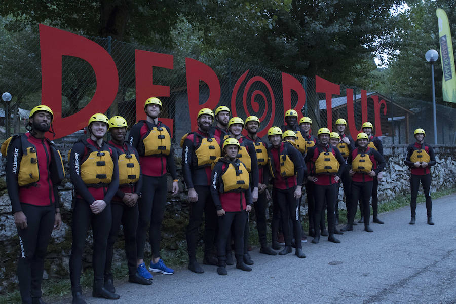 Fotos: Los baskonistas hacen rafting antes del inicio de temporada