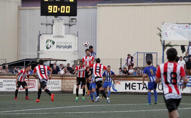 Los jugadores de la 'Cultu' buscaron el gol hastas el último instante del partido.