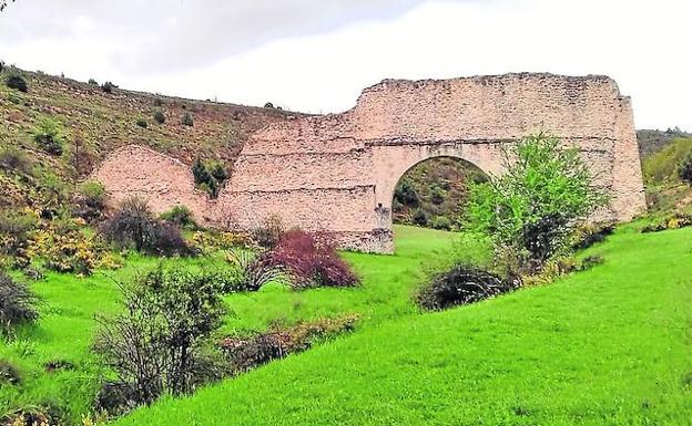 Imagen principal - Restos del acueducto romano de Zaorejas, la senda del Ciño Negro y el santuario de la Virgen de la Hoz.