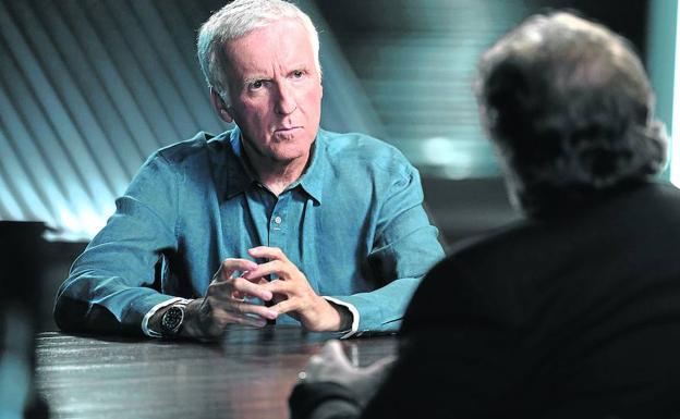 James Cameron, en una de las entrevistas del documental. 