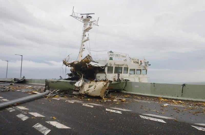 Se prevé que sea el más fuerte de los últimos 25 años, ya ha dejado al menos siete muertos y cuantiosos daños materiales