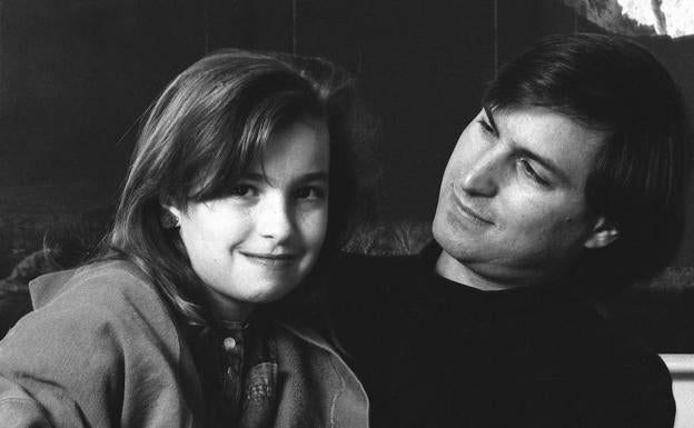 Lisa Brennan-Jobs con su padre, Steve Jobs, en una imagen de 1989.