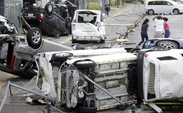 El tifón 'Jebi' sacude Japón sin piedad