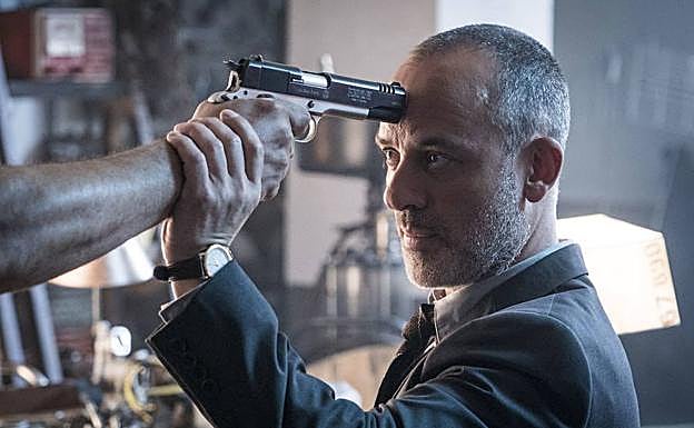 Javier Gutiérrez, en una escena de 'Estoy vivo'.