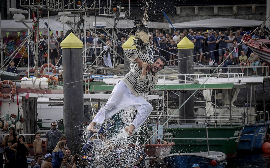 Fotos: Cientos de personas abarrotan Lekeitio el Día de los Gansos