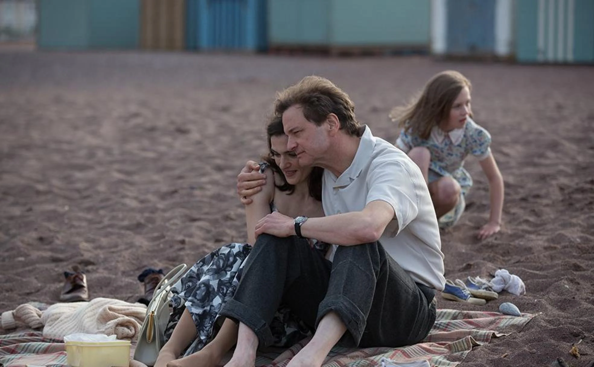 Colin Firth y Rachel Weisz en 'Un océano entre nosotros' (2018).