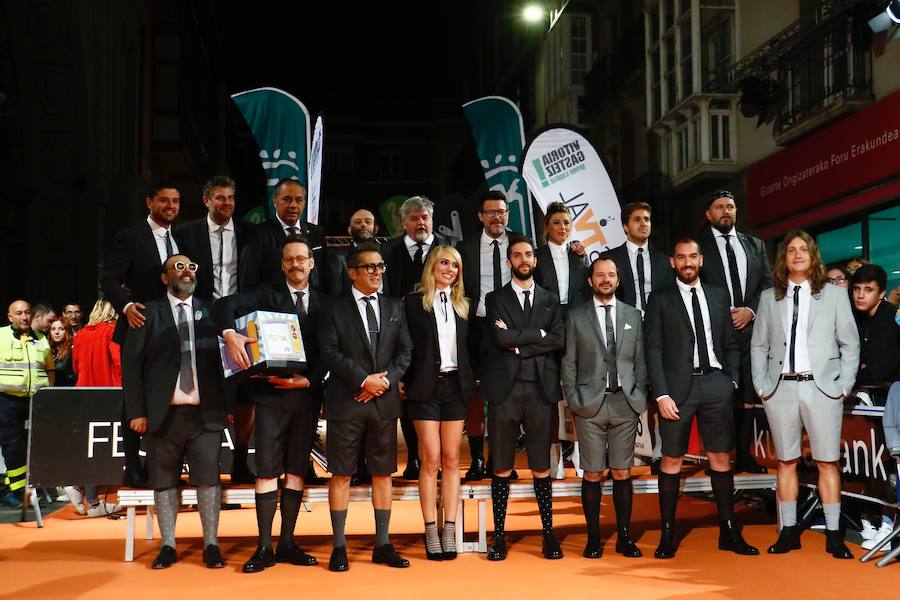 Foto de familia de los cómicos que anoche presentaron en el FesTVal la nueva programación de #0.