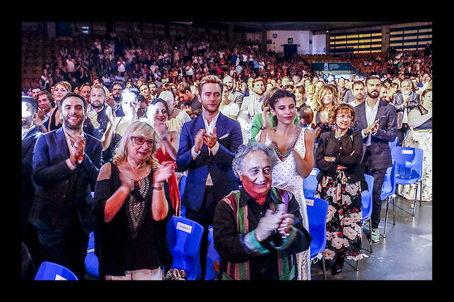 Una gala cargada de humor, nostalgia musical y guiños a Vitoria cierra el telón del X FesTVal con los rostros más populares de la pequeña pantalla