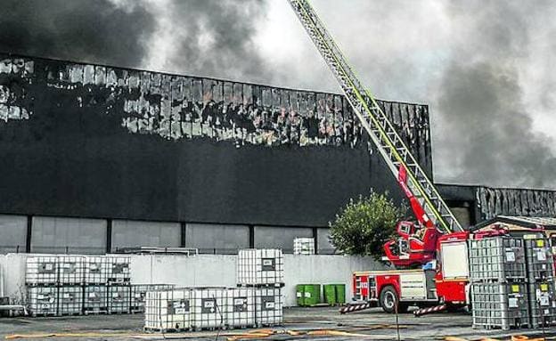 Un incendio destrozó las instalaciones de Aldanondo en Agurain el pasado 13 de agosto.