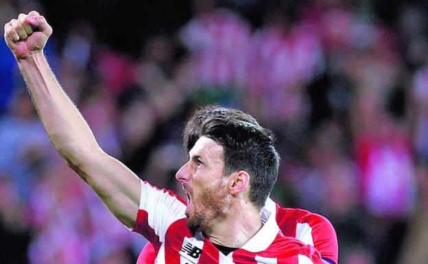 Aritz Aduriz celebrando un gol. 