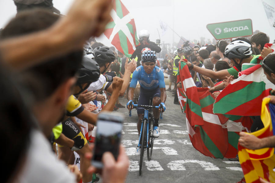 Michael Woods gana en el Oiz, que ha dejado imágenes de los ciclistas con las fuerzas al límite 