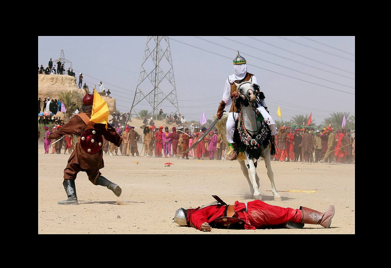 La Ashura es una festividad religiosa que se celebra el décimo día del mes de Muharram, el primero del calendario islámico, por todos los musulmanes. El profeta Mahoma solía ayunar en La Meca durante la Ashura, donde se convirtió en una tradición. Para los chiítas es también una conmemoración del martirio de Al-Hussein nieto del profeta, que murió en la batalla de Karbala en el año 680 DC. Algunos miembros de esta comunidad se flagelan con cadenas, cuchillas y los extremos romos de espadas con la intención de ejemplificar su sufrimiento y consideran su muerte como un símbolo de la lucha de la humanidad contra la injusticia, la tiranía y la opresión. Los musulmanes sunitas celebran el día mediante el ayuno voluntario. 