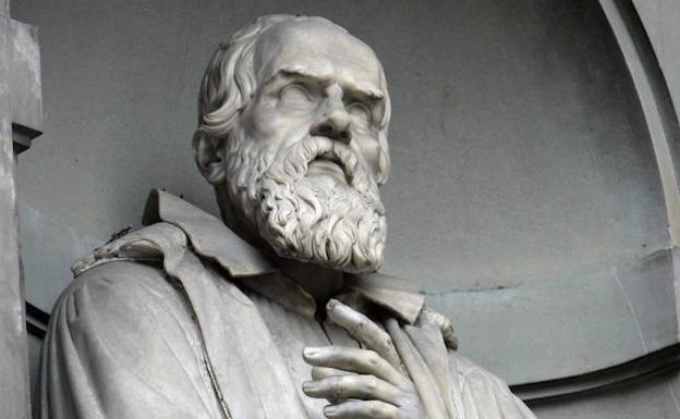 Estatua de Galileo Galilei, realizada por Aristodemo Costoli, ubicada en la galería Uffizi de Florencia. 