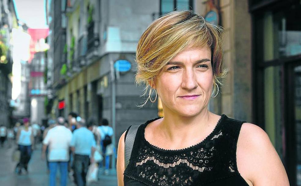 Karmele Jaio, autora de la novela 'Amaren eskuak', que se ha presentado en el Festival del Libro de Edimburgo. 