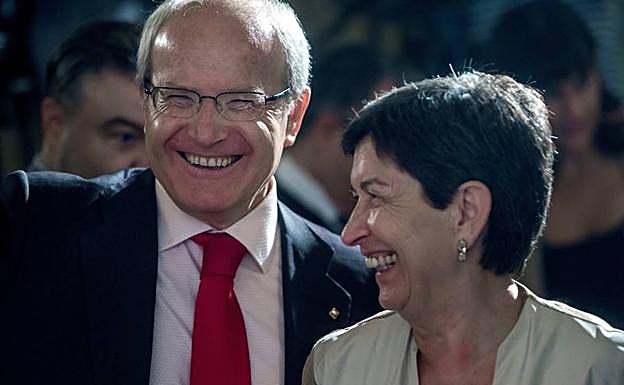 El ex presidente de la Generalitat José Montilla y la delegada del Gobierno en Cataluña Teresa Cunillera. 