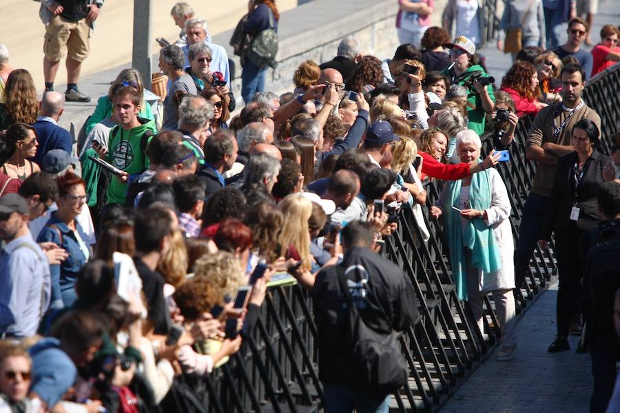 Judi Dench ha recibido este martes el máximo galardón del Festival de Cine de San Sebastián, el Premio Donostia, durante una emotiva gala celebrada en el Kursaal. 