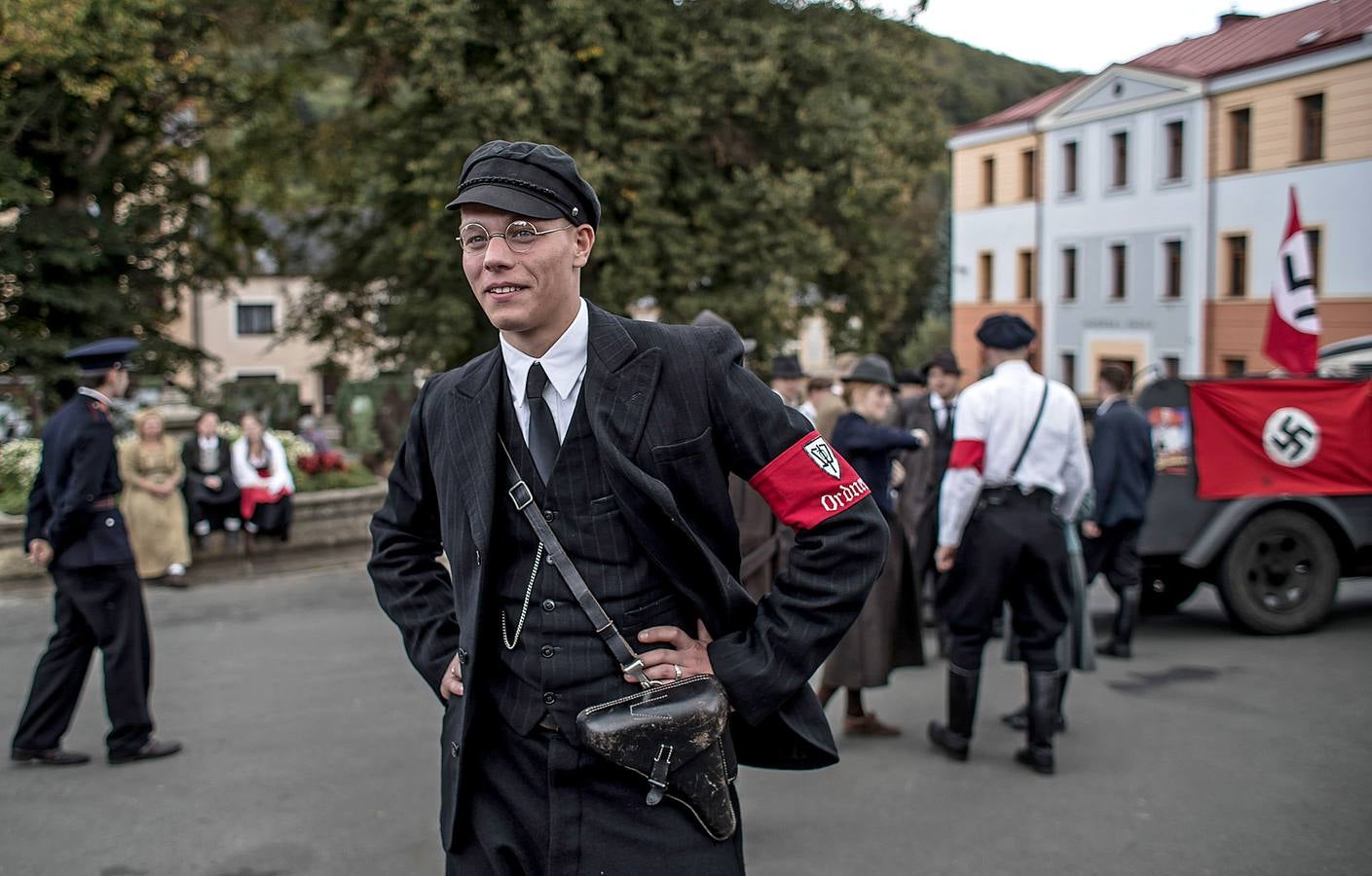 Un joven sonríe durante la recreación llevada a cabo en Starkov 