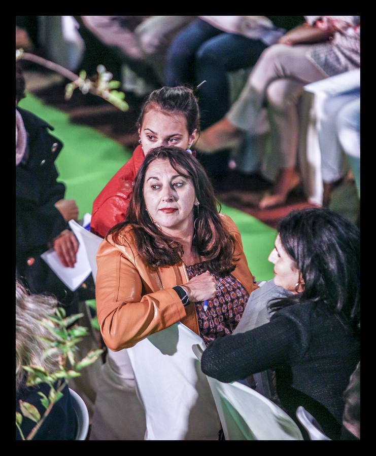 La retrospectiva, que se ha podido disfrutar este martes, ha incluido piezas de cóctel, de fiestas, realizadas a partir de materiales reciclados o vestidos de novia