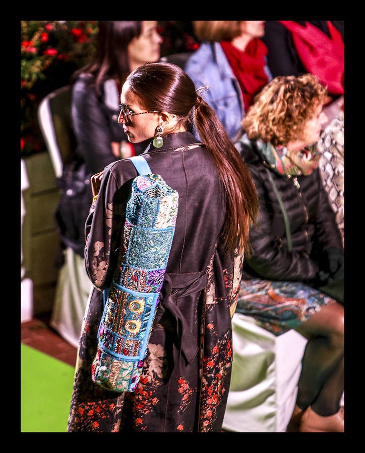 La retrospectiva, que se ha podido disfrutar este martes, ha incluido piezas de cóctel, de fiestas, realizadas a partir de materiales reciclados o vestidos de novia