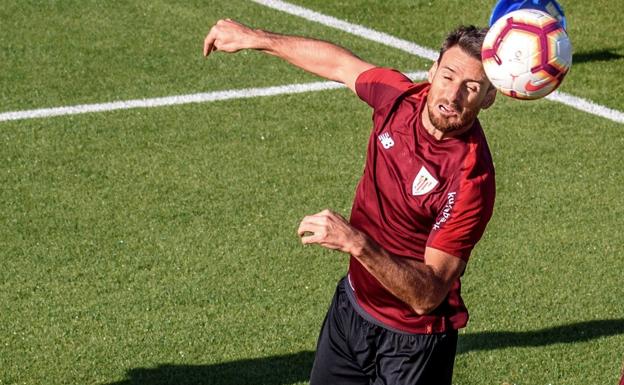 Aduriz, durante un entrenamiento. 