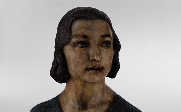 Busto de mujer joven