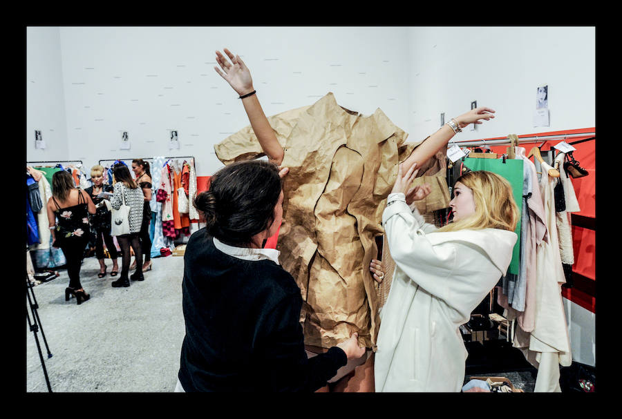 Ocho talentos de la aguja participan enel vigésimo séptimo Encuentro de Nuevos Creadores sobre la pasarela de Artium