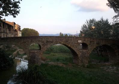 Imagen secundaria 1 - Templo romano. A continuación, Puente Queralt, uno de los símbolos de la ciudad. Finalmente, la torre de la catedral, que alcanza los 40 metros.