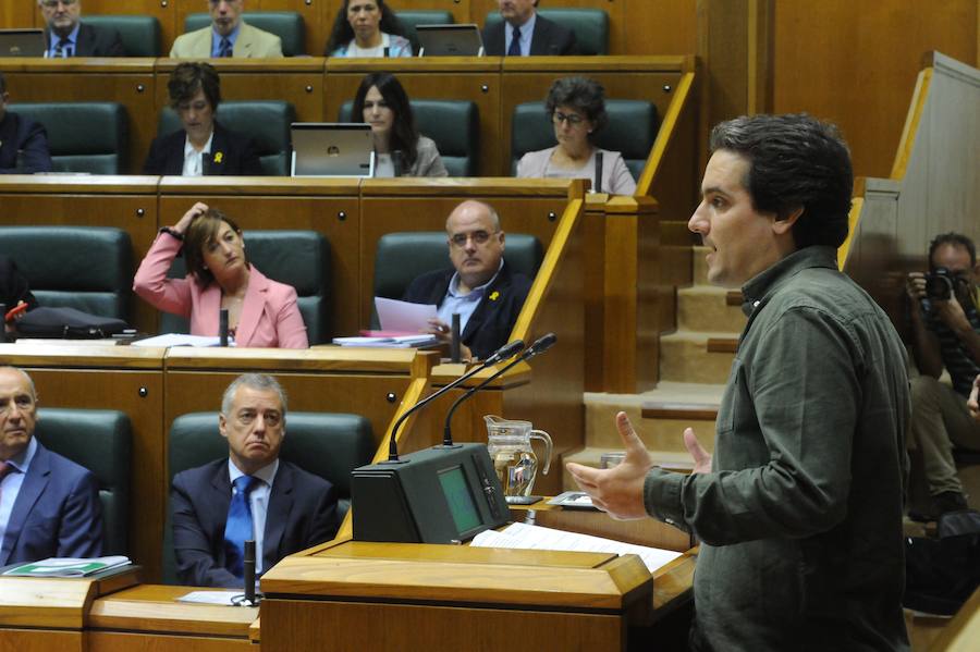 El Parlamento permite por primera vez en 38 años que alguien ajeno a un partido pronuncie un discurso en un pleno