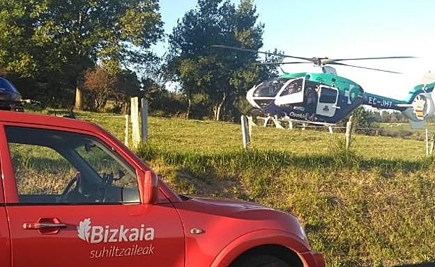 Al lugar del accidente se trasladó un helicóptero, aunque la víctima ya había fallecido. 