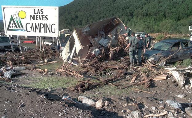 Foto de archivo del Camping de las Nieves, en Biesca, despés de la inundación que lo arrasó en 1996.