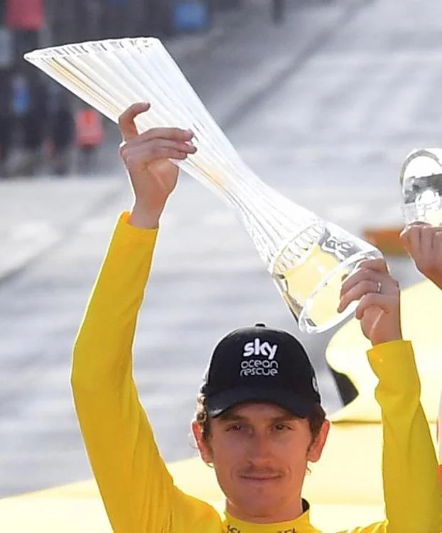 Geraint Thomas, el pasado 29 de julio con el trofeo que le acredita como ganador del Tour. 