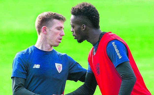 Muniain y Williams, durante un entrenamiento.