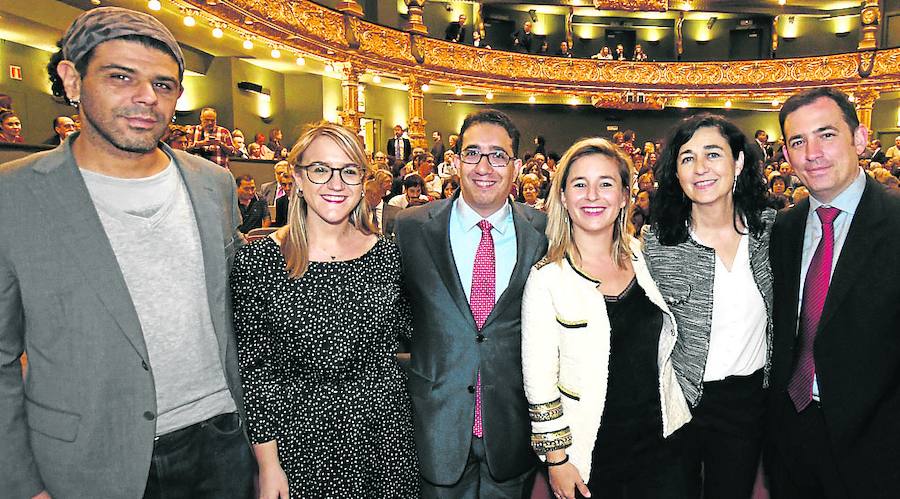 Samir Ladhou, Amaia Arenal, Óscar Fernandez Monroy, Aitziber Ibaibarriaga, Yolanda Díez y Asier Abaunza.