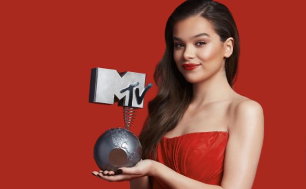 Hailee Steinfeld, presentadora de la gala.