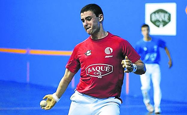 Emaldi impuso su mayor poderío frente a Beitia en la final de categoría cadete del torneo Cafés Baqué. 