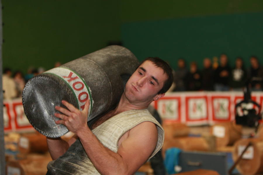 Fotos: Cientos de visitantes rinden culto a la sabrosa pinta alavesa en Pobes