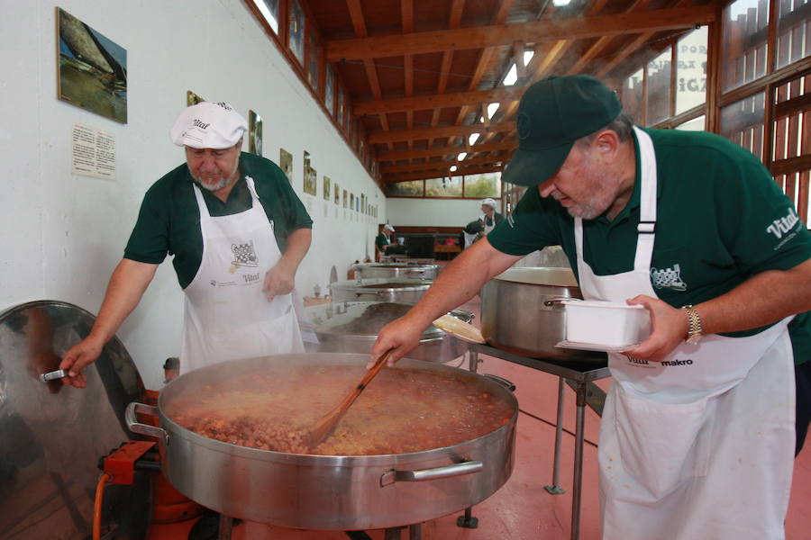 Fotos: Cientos de visitantes rinden culto a la sabrosa pinta alavesa en Pobes