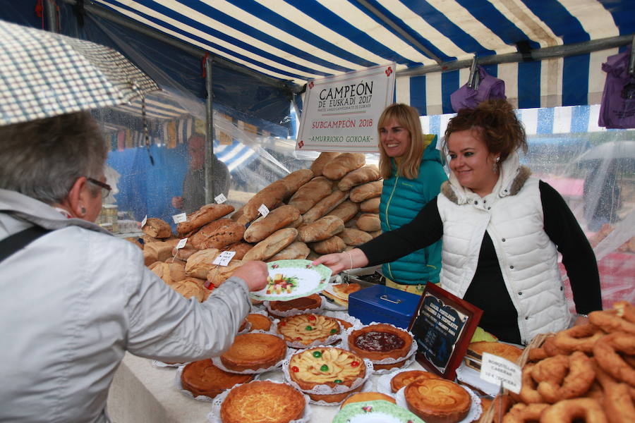 Fotos: Cientos de visitantes rinden culto a la sabrosa pinta alavesa en Pobes