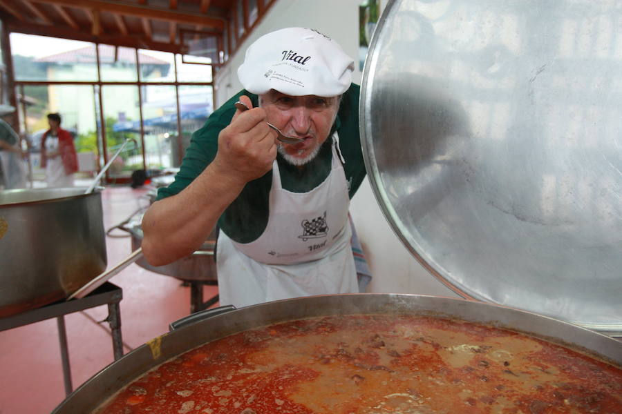 Fotos: Cientos de visitantes rinden culto a la sabrosa pinta alavesa en Pobes